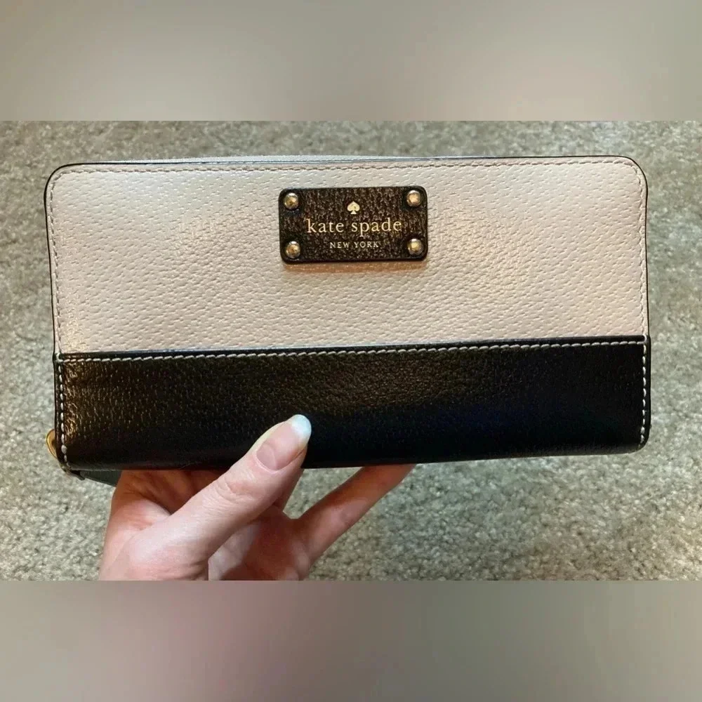 Like New Kate Spade Bay Street Pebbled Leather Zip Around Wallet